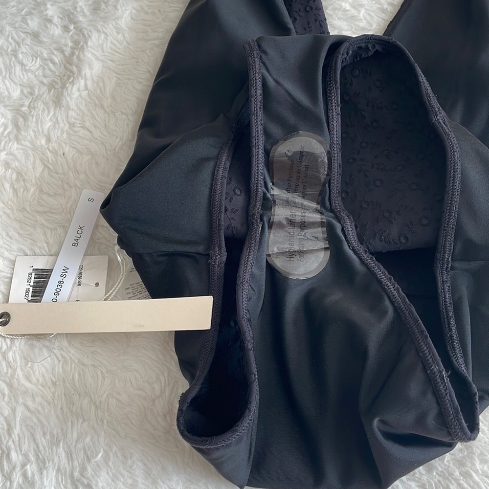 ❌SOLD ❌JONATHAN SIMKHAI
Seaton Lace Up One-Piece Swimsuit - Picture 10 of 11